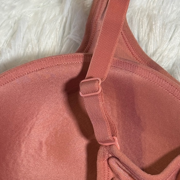 Elegant Dusty Rose Seamless Bra - Picture 5 of 7